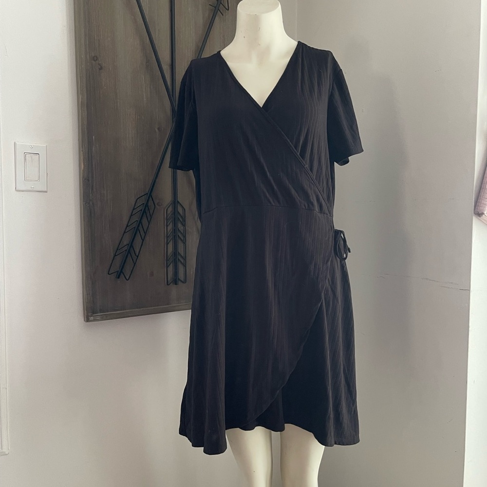 3/25
Ardene’s Basics Black Ribbed Wrap Dress Size XXL